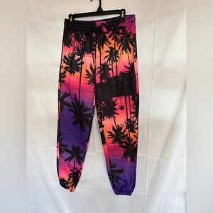 New with tags, womens size medium joggers/pants, #C909